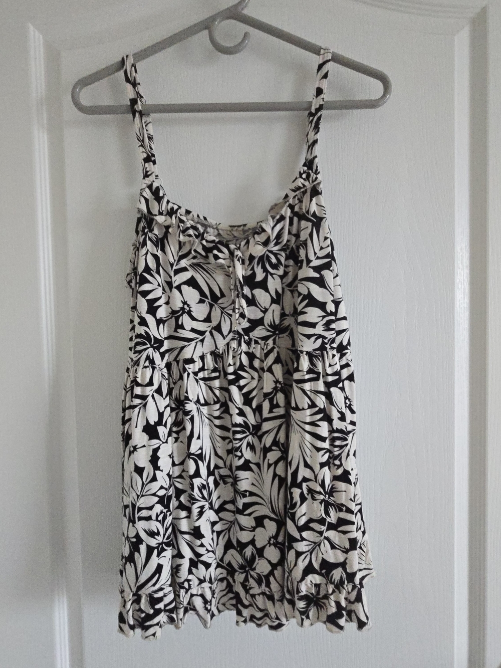 torrid Black and White Leaf Print Tank